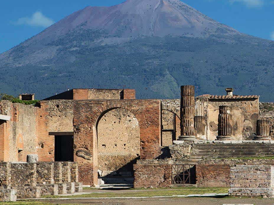 Archaeologists Make Extraordinary Discoveries at Pompeii