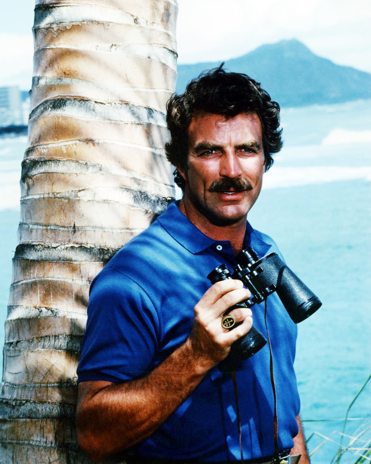 American actor Tom Selleck as he appears in the TV series 'Magnum P.I.', circa 1985. (Photo by Silver Screen Collection/Getty Images)