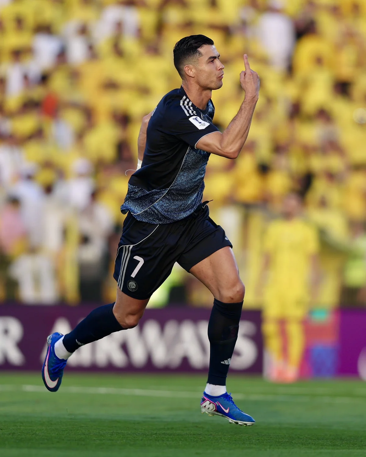 كم يفصل رونالدو عن الهدف 1000؟