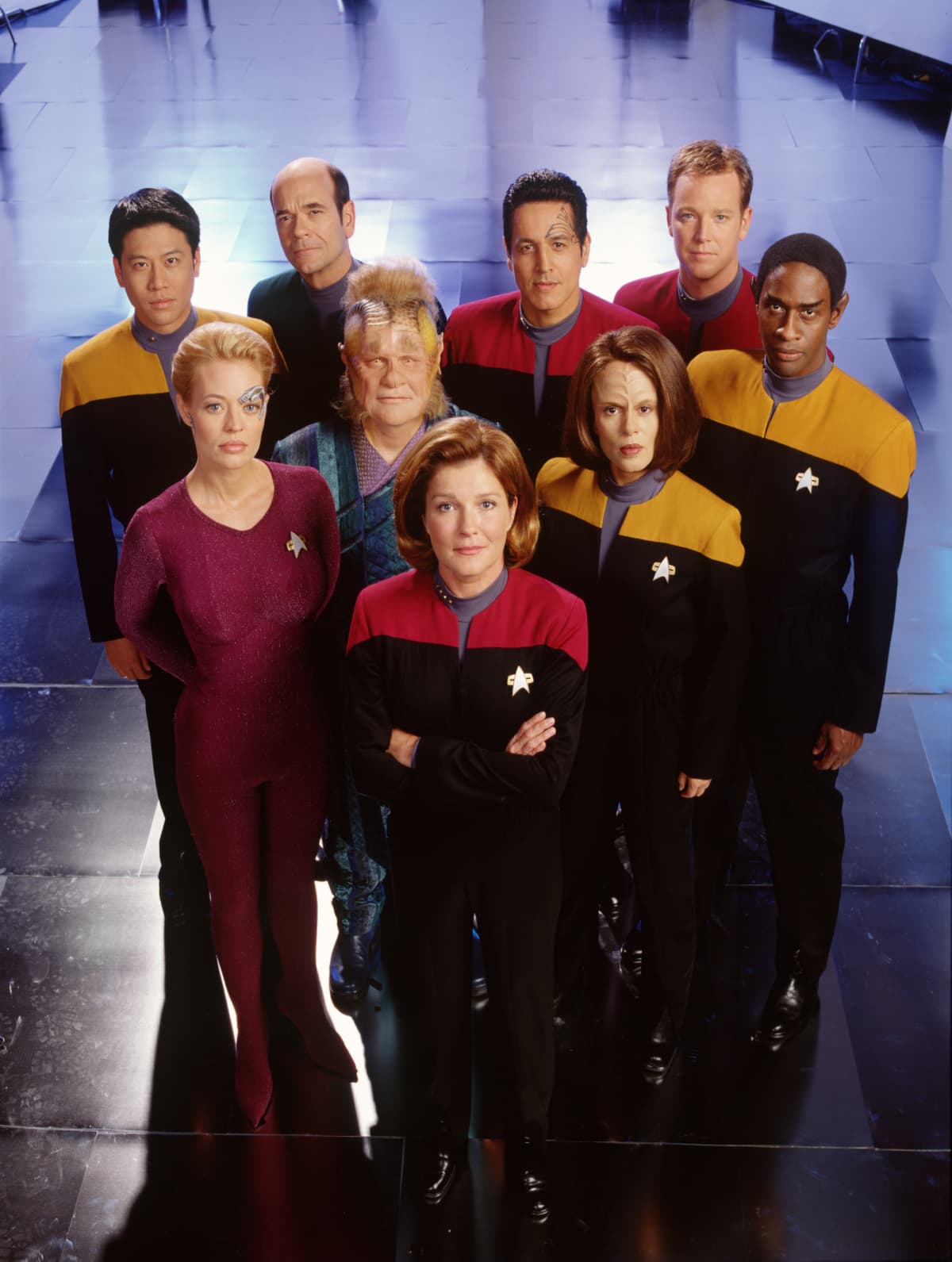 386838 01: Cast Members Of The United Paramount Network's Sci-Fi Television Series "Star Trek: Voyager." Pictured: (Front, Center) Kate Mulgrew, (Second Row, L To R) Jeri Ryan, Ethan Phillips, Roxann Dawson And Tim Russ (Back Row, L To R) Garrett Wang, Robert Picardo, Robert Beltran And Robert Duncan Mcneill.  (Photo By Getty Images)