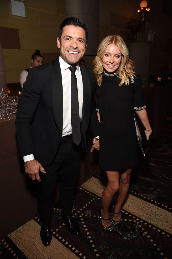 Kelly Ripa and Mark Consuelos smiling and posing together