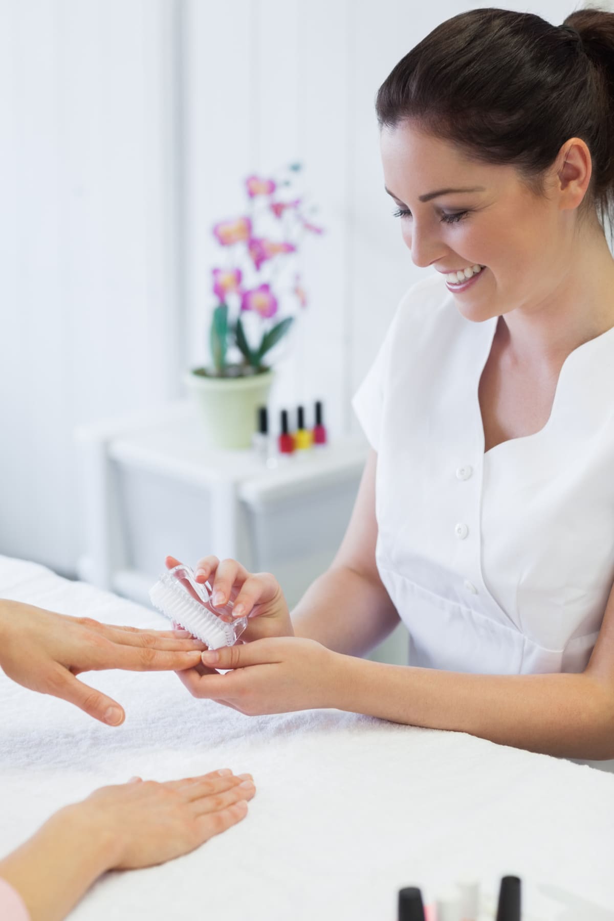 Nail Salon Tips: How Much Should You Give Your Nail Technician?