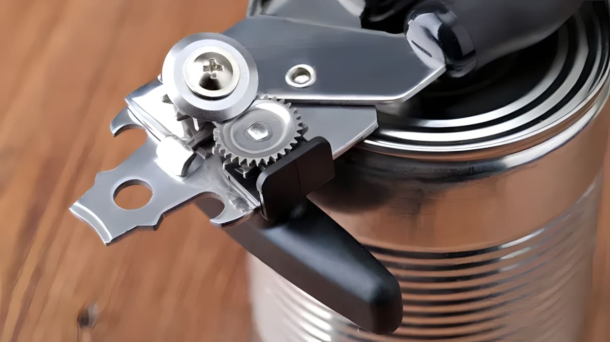 A new can opener with clean sharp blades