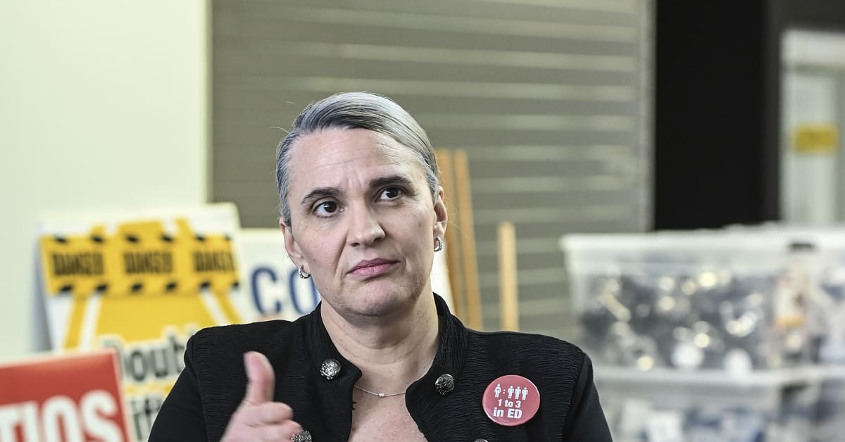 Minister’s last-minute offer to stop strike, beds closing