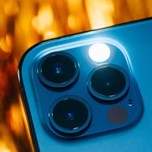 How to Turn Off the iPhone Flashlight in 2 Ways