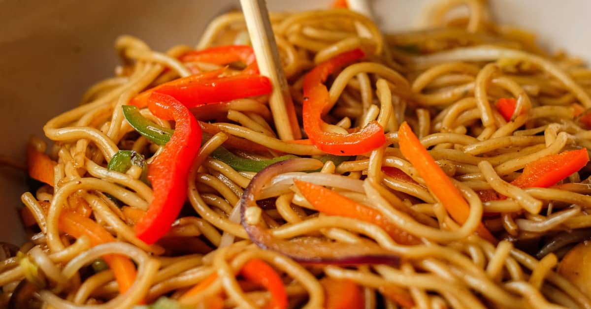 Lo Mein Vs. Chow Mein: What's The Difference?