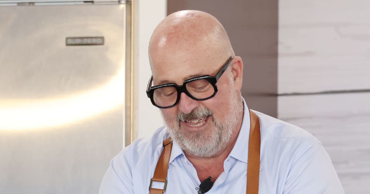 Here's What Andrew Zimmern Really Thinks About Expensive Knives