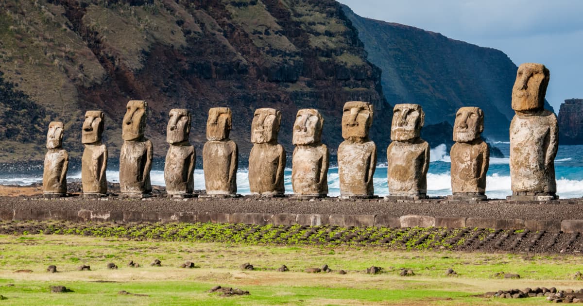 Ilha da Páscoa descoberta a primeira estátua moai num lago seco Ilha da Páscoa descoberta a primeira estátua moai num lago seco