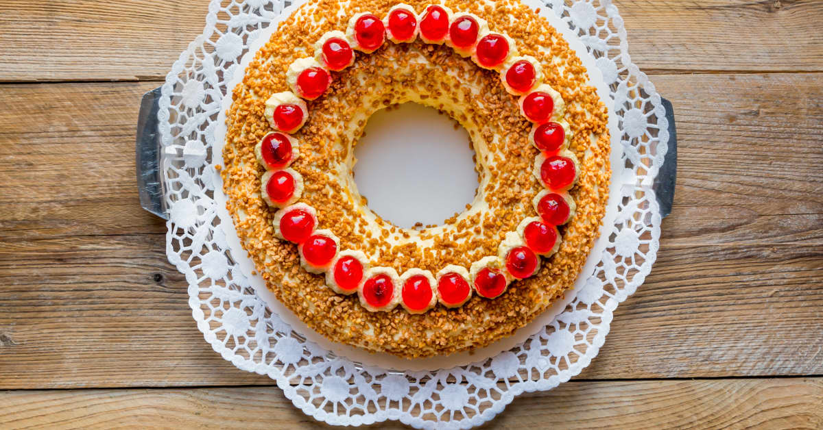 Frankfurter Kranz Germany s 18th Century Crown Cake frankfurter-kranz-germany-s-18th-century-crown-cake