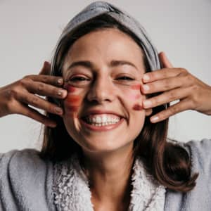 Pre-Shower Makeup Is All Over TikTok Right Now. Here's What To Know